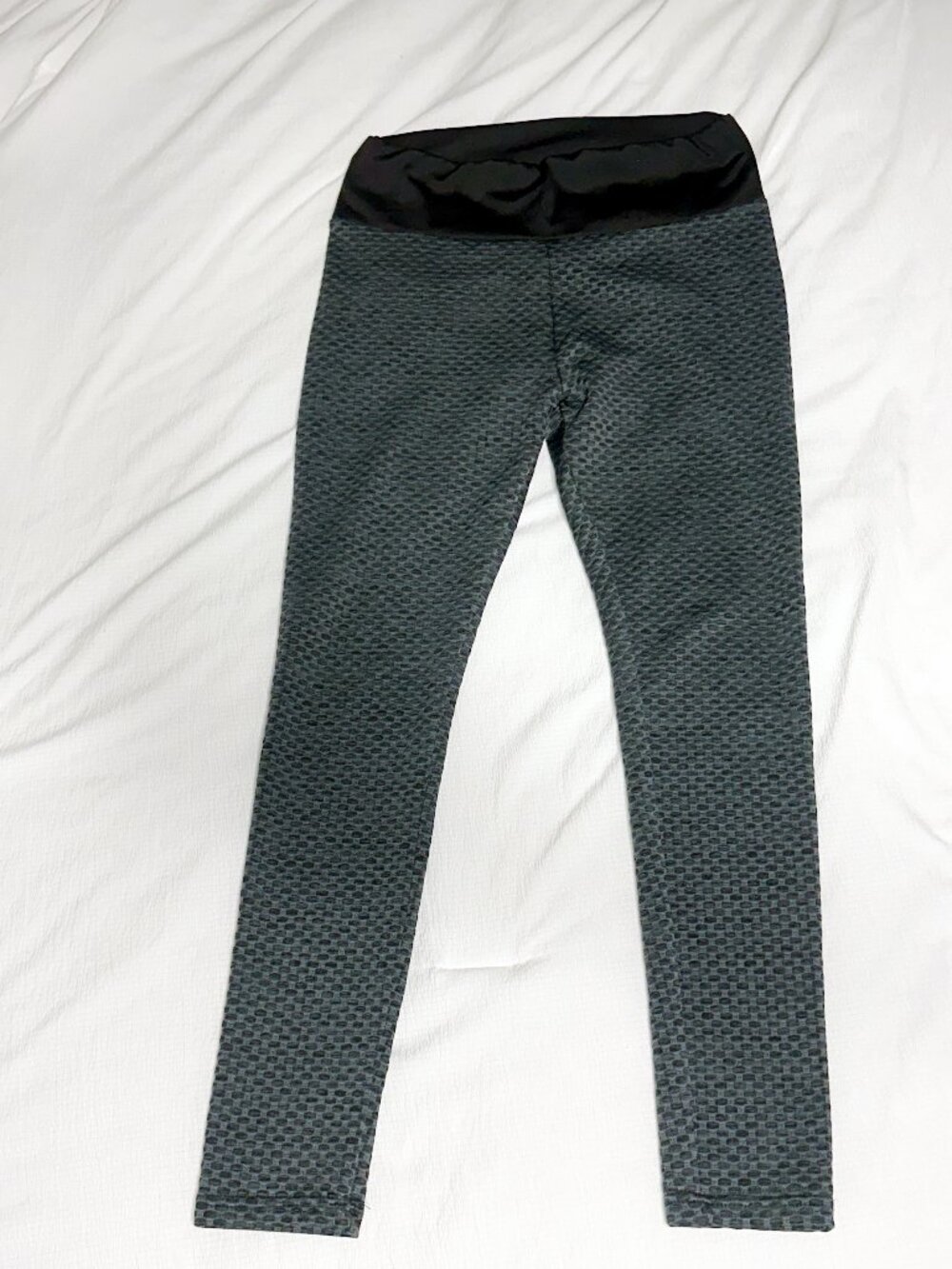 Women’s Scrunch Butt Leggings Size M Gray Black High Waist Honeycomb Butt Lift